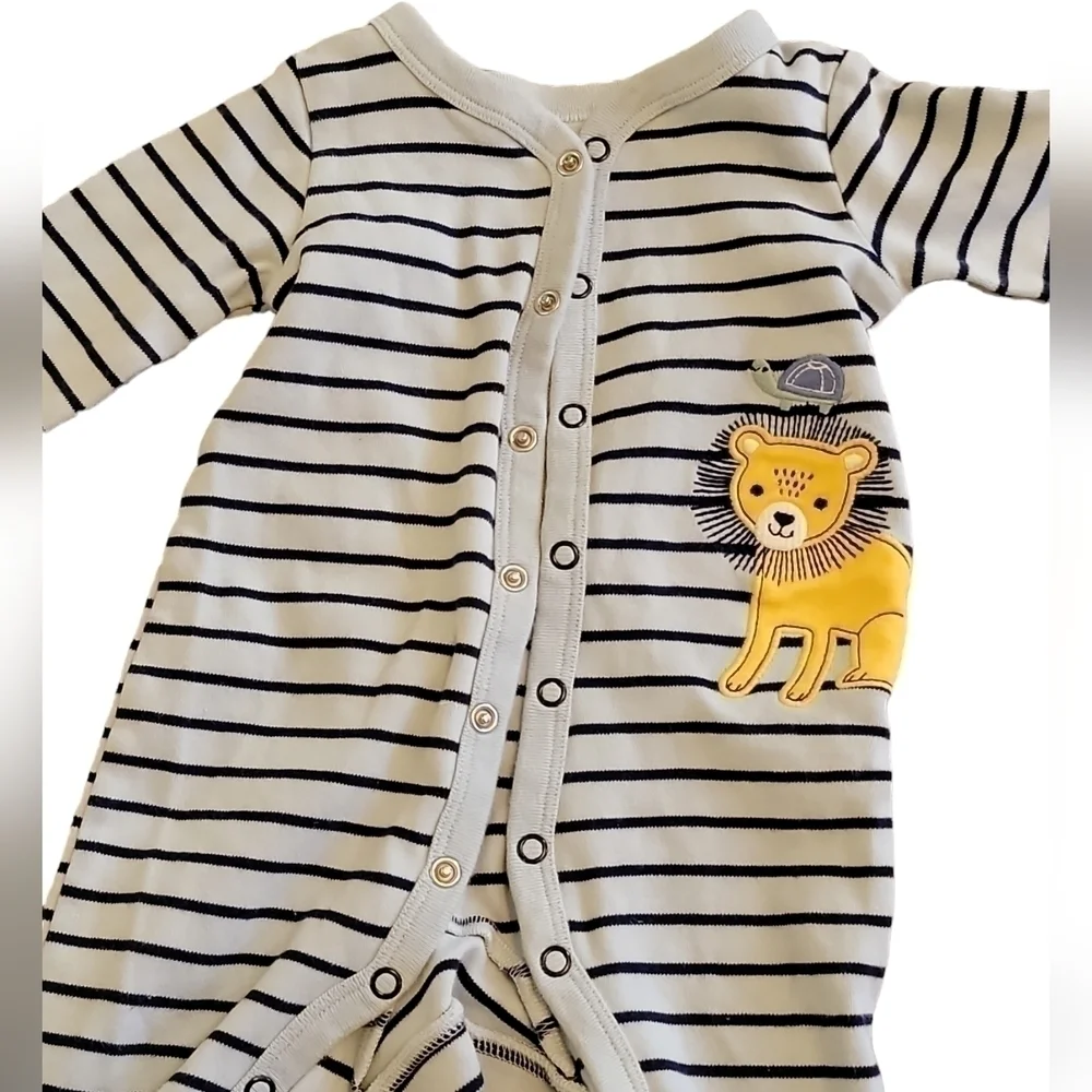 Carter’s size 6 months footie pajamas